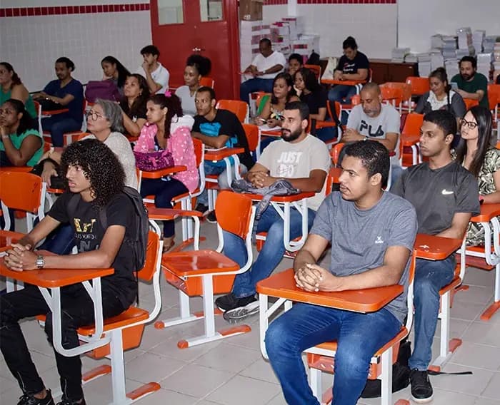 Imagem de alunos na sala de aula do IFRJ